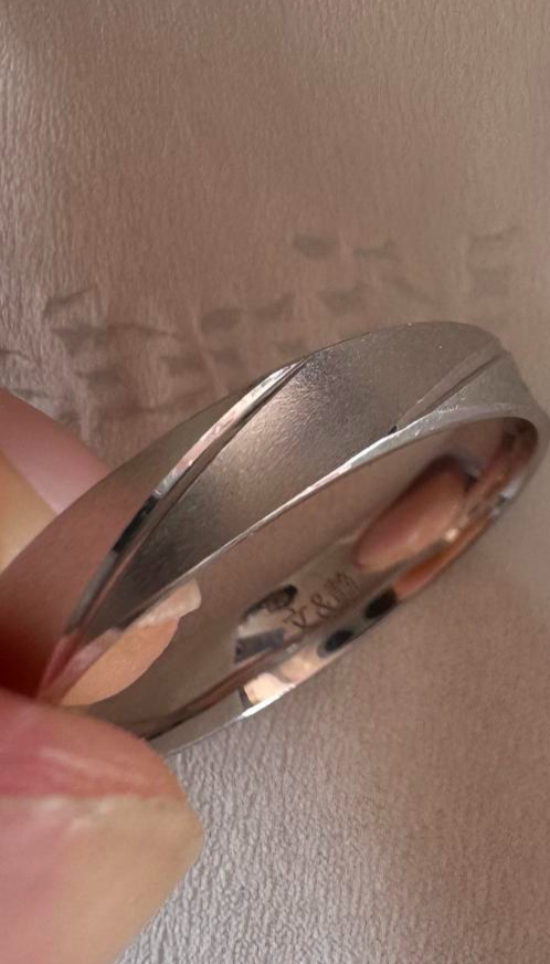 明福今投 网购婚戒刻有陌生人名字 当事人：客服说是报废戒指寄错了